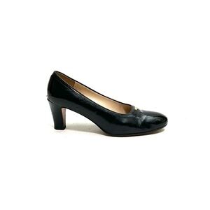 FERRAGAMO | Vintage 1980s black patent leather classic logo medallion pumps